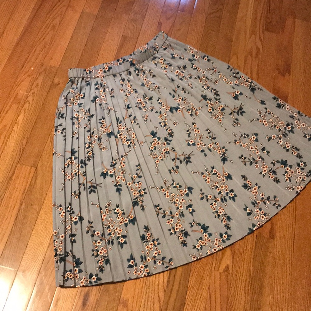 Banana Republic Grey Floral Skirt